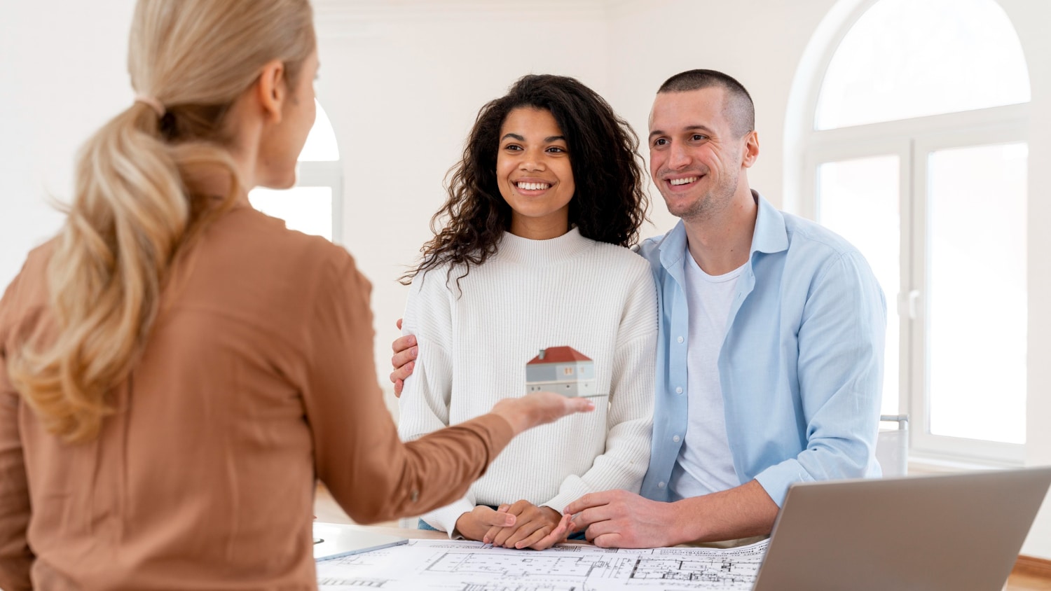 mortgage broker giving keys to a couple